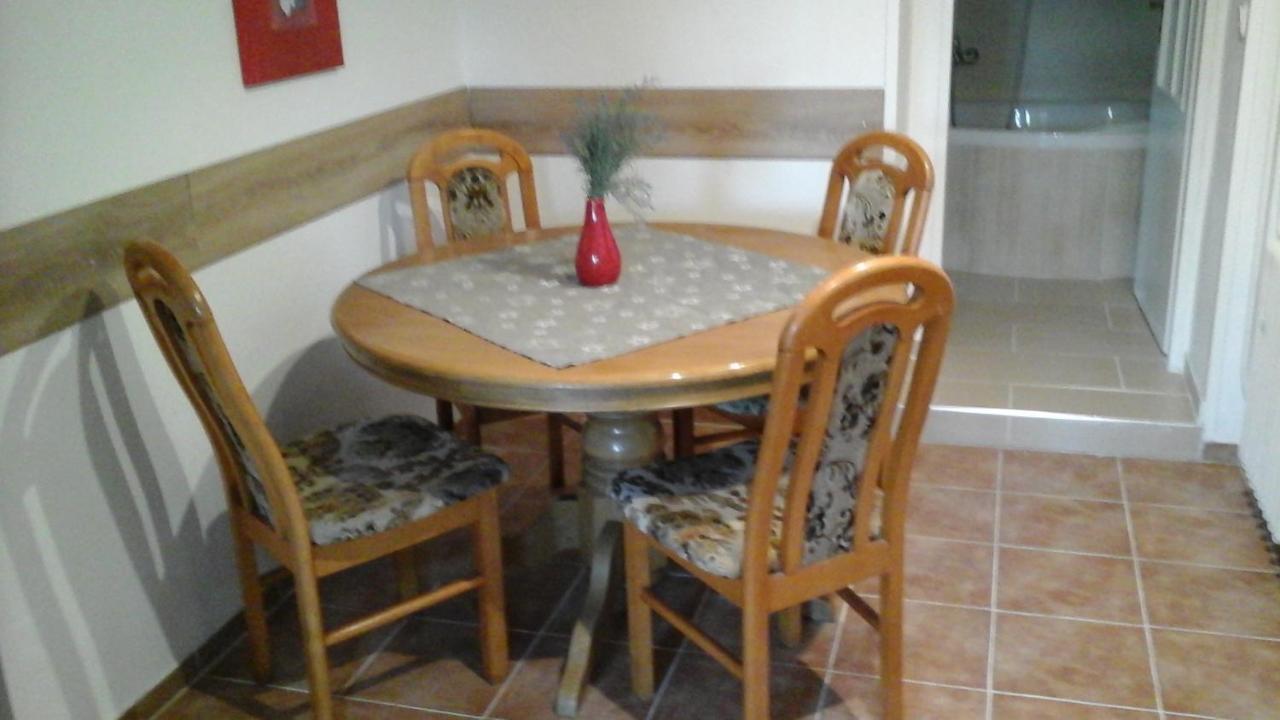 Apartman Marcela Libouchec Esterno foto